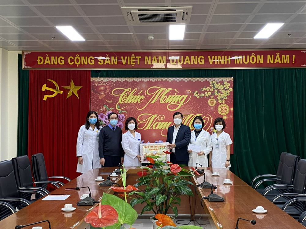 Lãnh đạo Thành ủy – HĐND - UBND –UBMTTQVN thành phố Sơn La và Liên đoàn Lao động tỉnh Sơn La đến thăm và chúc tết cán bộ bệnh viện