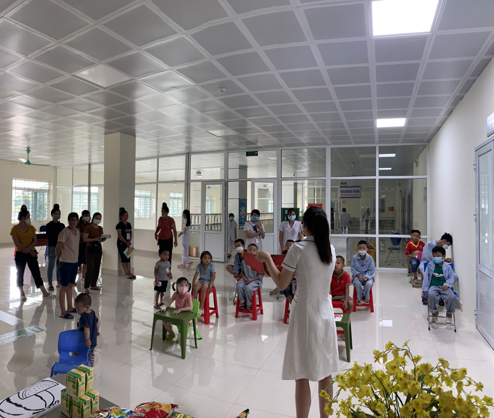 Chương trình đọc sách cho bệnh nhi nghe tại Bệnh viện đa khoa tỉnh Sơn La