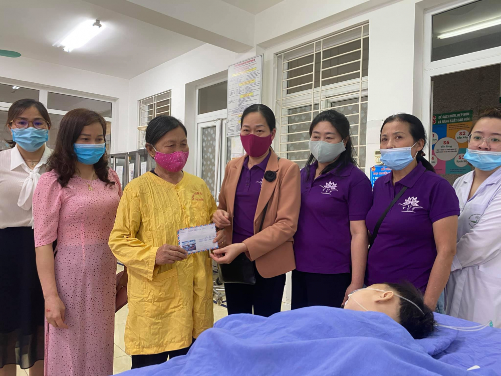 Những tấm lòng hảo tâm chung tay hỗ trợ bệnh nhi mồ côi mẹ tại Bệnh viện đa khoa tỉnh Sơn La