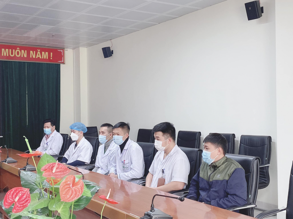 Cán bộ Bệnh viện đa khoa tỉnh Sơn La sẵn sàng tiếp sức cùng huyện Mộc Châu phòng, chống dịch COVID-19. 