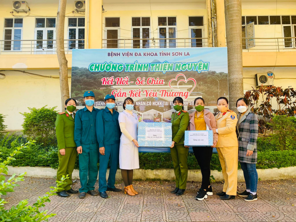 Động viện kịp thời các em nhỏ đang điều trị covid-19 tại Bệnh viện đa khoa tỉnh Sơn La