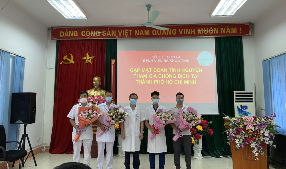 Bệnh viện đa khoa tỉnh Sơn La gặp mặt cán bộ y tế của Bệnh viện lên đường tăng cường chống dịch Covid-19 tại Thành phố Hồ Chí Minh
