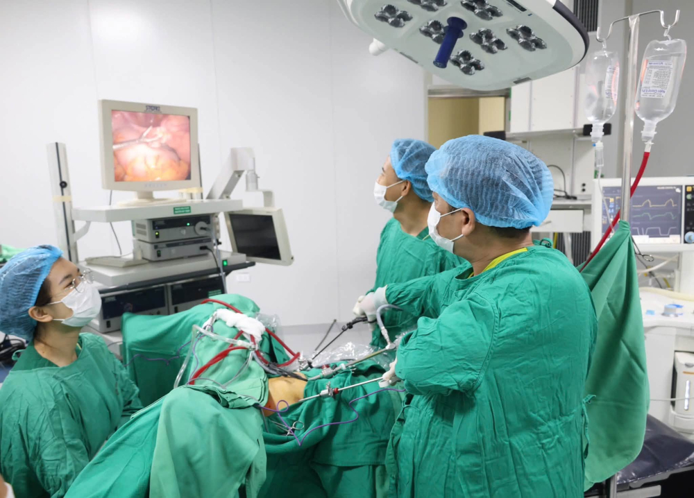 BỆNH VIỆN ĐA KHOA TỈNH SƠN LA: BƯỚC TIẾN MỚI TRONG PHẪU THUẬT NỘI SOI CẮT TỬ CUNG BÁN PHẦN LẤY BỆNH PHẨM BẰNG MÁY MORCELLATOR