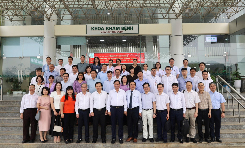 BỆNH VIỆN ĐA KHOA TỈNH SƠN LA ĐÓN TIẾP ĐOÀN CÔNG TÁC CỦA BỆNH VIỆN BẠCH MAI