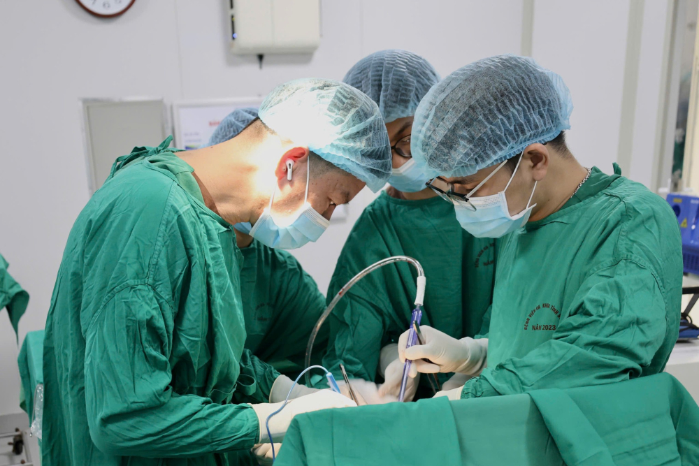 BỆNH VIỆN ĐA KHOA TỈNH SƠN LA PHẪU THUẬT THÀNH CÔNG LẤY VIÊN SỎI BÀNG QUANG “KHỔNG LỒ” CHO BỆNH NHÂN 52 TUỔI