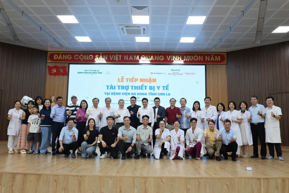 BỆNH VIỆN ĐA KHOA TỈNH SƠN LA ĐÓN TIẾP ĐOÀN CÔNG TÁC BỆNH VIỆN NHI TRUNG ƯƠNG HỖ TRỢ CHUYÊN MÔN, TRAO TẶNG TRANG THIẾT BỊ Y TẾ