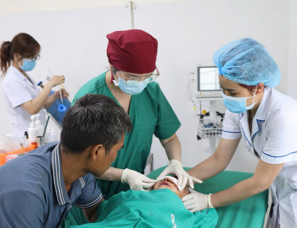 PHẪU THUẬT TẠO HÌNH THÀNH CÔNG CHO BÉ TRAI HƠN 2 TUỔI BỊ CHÓ CẮN TỔN THƯƠNG NẶNG Ở VÙNG HÀM MẶT