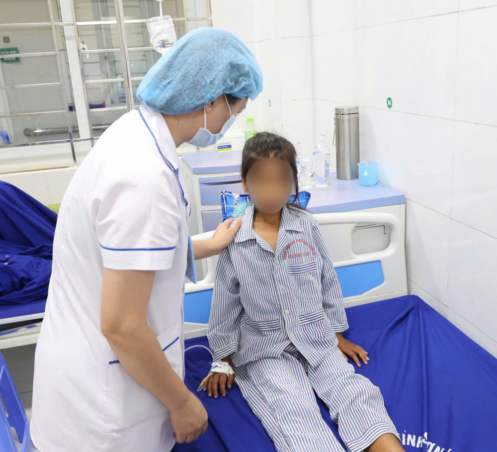 BVĐK TỈNH SƠN LA PHẪU THUẬT THÀNH CÔNG CHO BỆNH NHI TẮC RUỘT DO BÚI GIUN KHỔNG LỒ