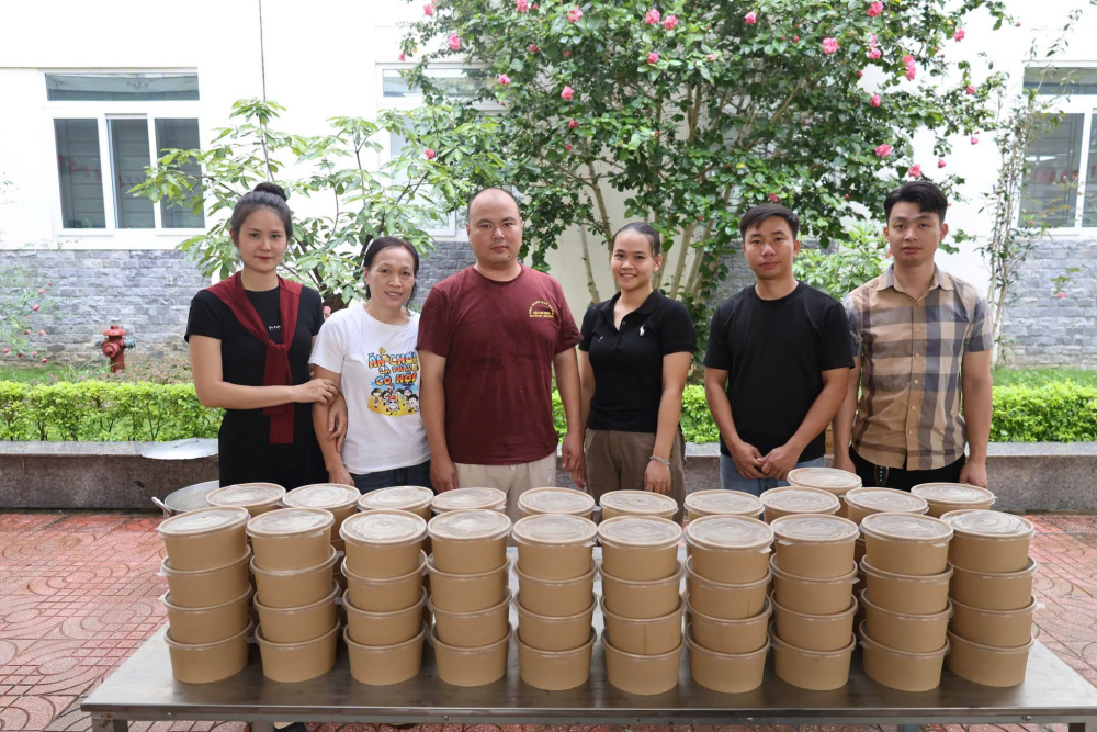 ẤM LÒNG 200 SUẤT SÚP GỬI TRAO YÊU THƯƠNG ĐẾN NGƯỜI BỆNH