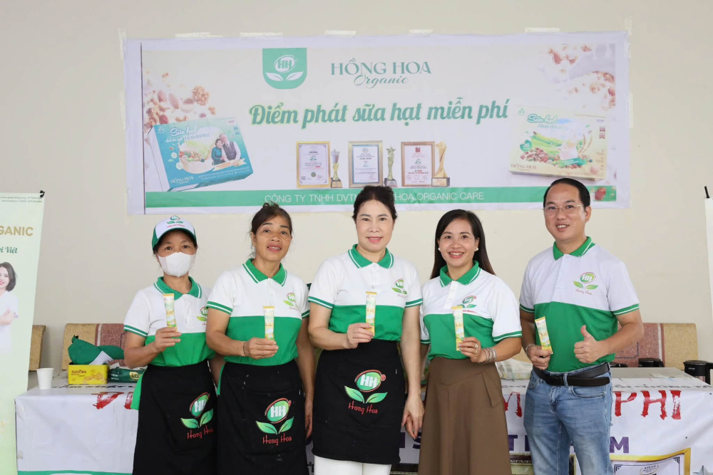 ẤM ÁP NHỮNG LY SỮA DINH DƯỠNG DÀNH TẶNG NGƯỜI BỆNH