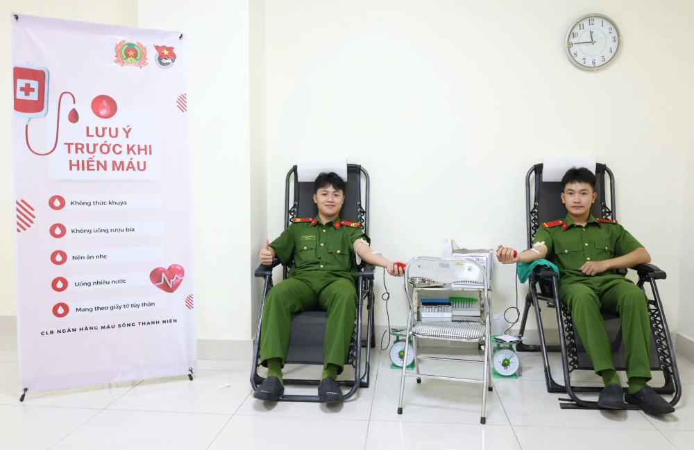 13 ĐƠN VỊ MÁU - 13 TẤM LÒNG SẺ CHIA, KỊP THỜI GIÀNH LẠI SỰ SỐNG CHO NGƯỜI BỆNH