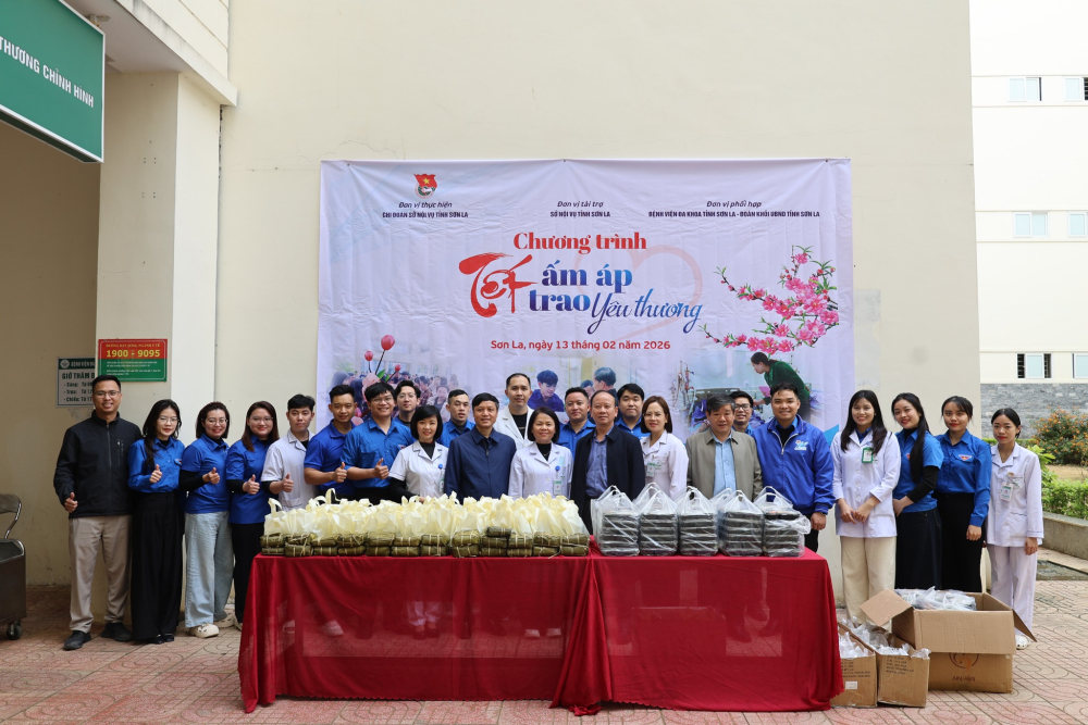 MÓN QUÀ XUÂN ẤM ÁP, NGHĨA TÌNH DÀNH TẶNG NGƯỜI BỆNH TRONG NHỮNG NGÀY GIÁP TẾT