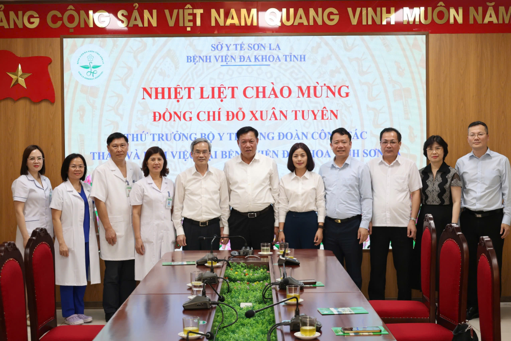 ĐỒNG CHÍ THỨ TRƯỞNG BỘ Y TẾ ĐỖ XUÂN TUYÊN ĐẾN THĂM VÀ LÀM VIỆC TẠI BỆNH VIỆN ĐA KHOA TỈNH SƠN LA