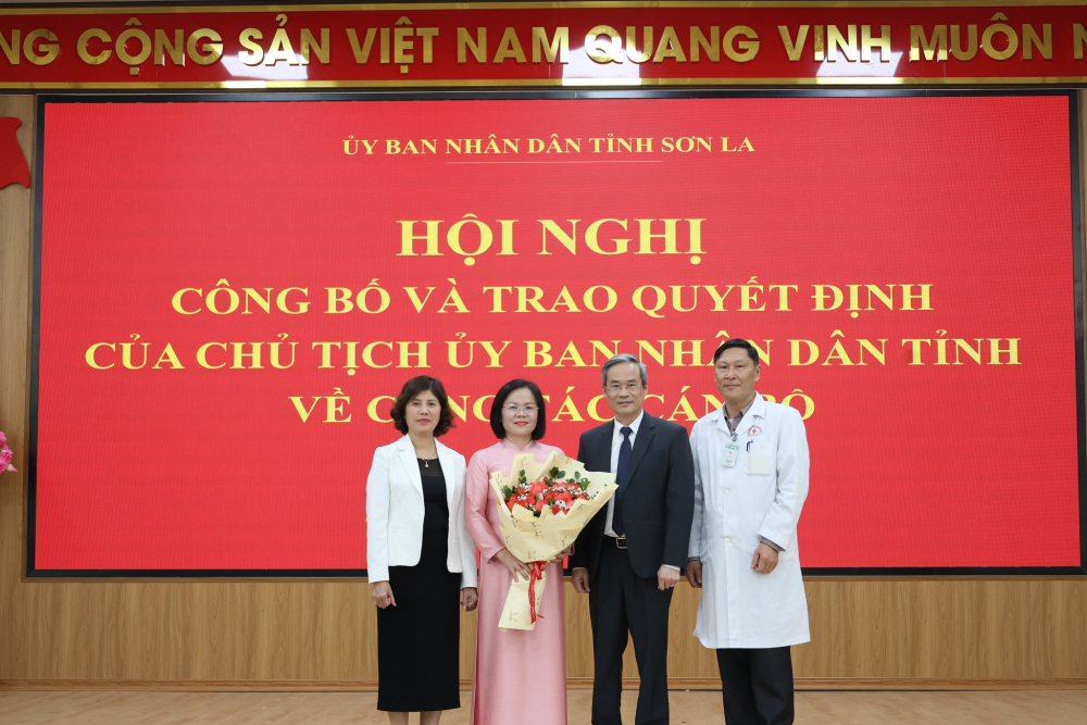 HỘI NGHỊ CÔNG BỐ VÀ TRAO QUYẾT ĐỊNH BỔ NHIỆM PHÓ GIÁM ĐỐC BỆNH VIỆN ĐA KHOA TỈNH SƠN LA
