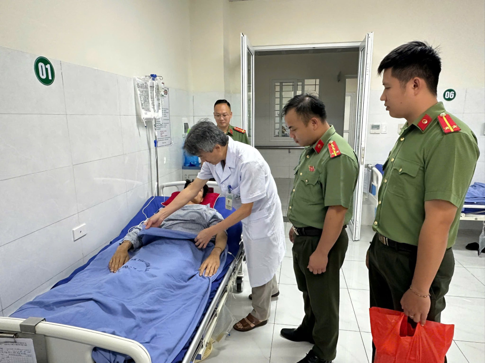 PHẪU THUẬT CỨU SỐNG BỆNH NHÂN SHOCK MẤT MÁU, VỠ NHIỀU NỘI TẠNG TRONG Ổ BỤNG DO ĐA CHẤN THƯƠNG