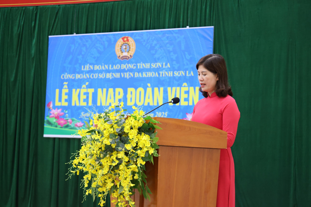 LỄ KẾT NẠP ĐOÀN VIÊN CÔNG ĐOÀN BỆNH VIỆN ĐA KHOA TỈNH SƠN LA NĂM 2025