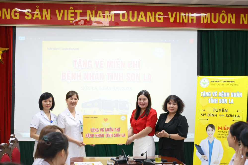 XE KHÁCH HẢI VÂN - XUÂN TRÁNG TẶNG VÉ XE 0 ĐỒNG CHO BỆNH NHÂN ĐANG ĐIỀU TRỊ TẠI BỆNH VIỆN ĐA KHOA TỈNH SƠN LA 